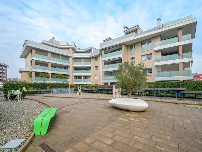 Appartamento quadrilocale in vendita in Via Dante Alighieri, Buccinasco