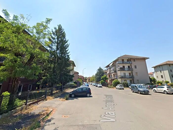 Appartamento quadrilocale in affitto in Via Angelo Amati, Pavia