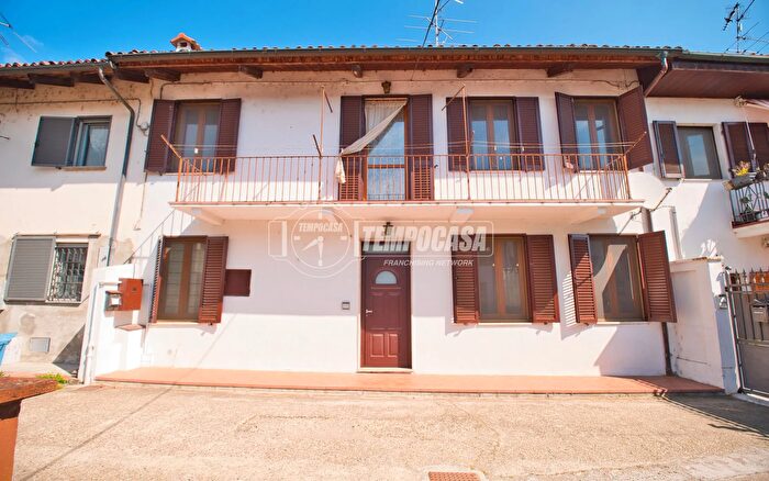 Casa quadrilocale in vendita in Prarolo