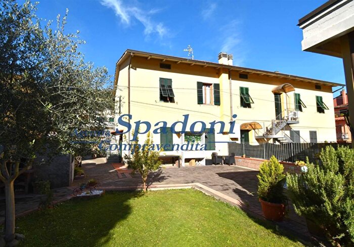 Casa con 10 locali in vendita in Serravalle Pistoiese