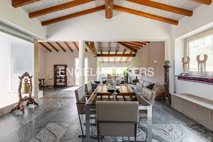 Casa con 12 locali in affitto in Via di Casaglia, Bologna