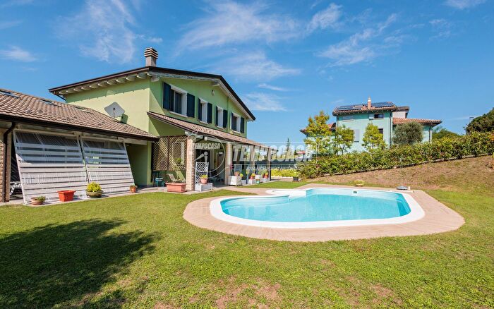 Casa con 6 locali in vendita in Strada Neviano De Rossi, Fornovo Di Taro