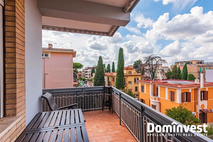 Appartamento trilocale in vendita in Via Achille Mauri, Roma