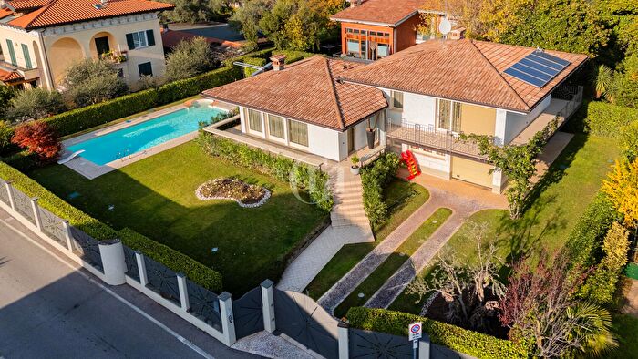 Casa con 5 locali in vendita in Toscolano Maderno