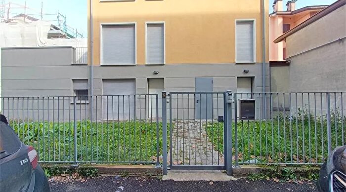 Casa con 8 locali in vendita in Via Petrarca Novi di Modena Mo Novi di Modena Rovereto, Novi Di Modena
