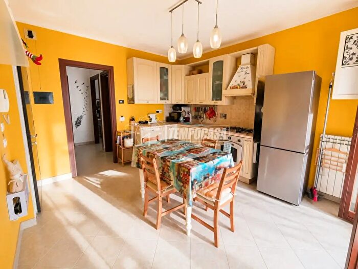 Appartamento trilocale in vendita in Via Val della Torre, Torino