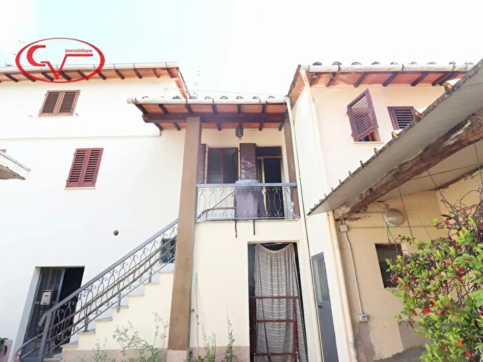 Casa con 7 locali in vendita in Levanella, Montevarchi