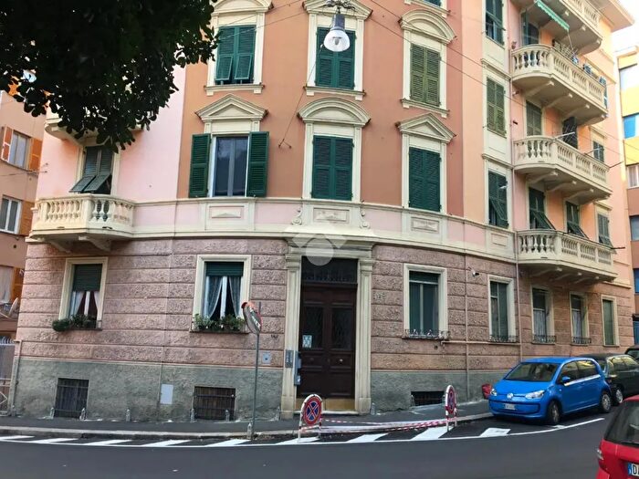 Appartamento trilocale in vendita in Via S Tomaso dAquino, Genova