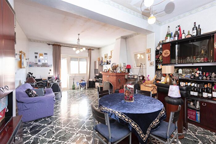 Appartamento con 6 locali in vendita in Aci SantAntonio