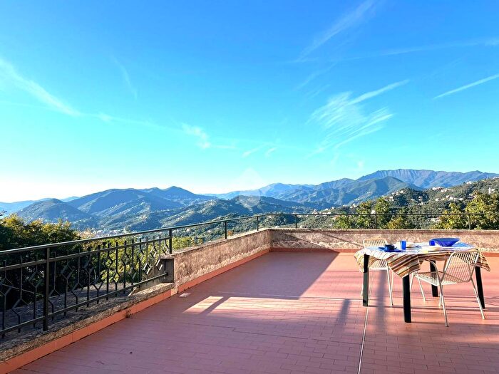 Appartamento quadrilocale in vendita in Via Alto Marino, Lavagna