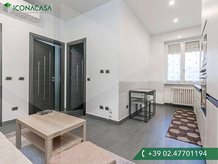 Appartamento trilocale in vendita in Via Tavazzano, Milano