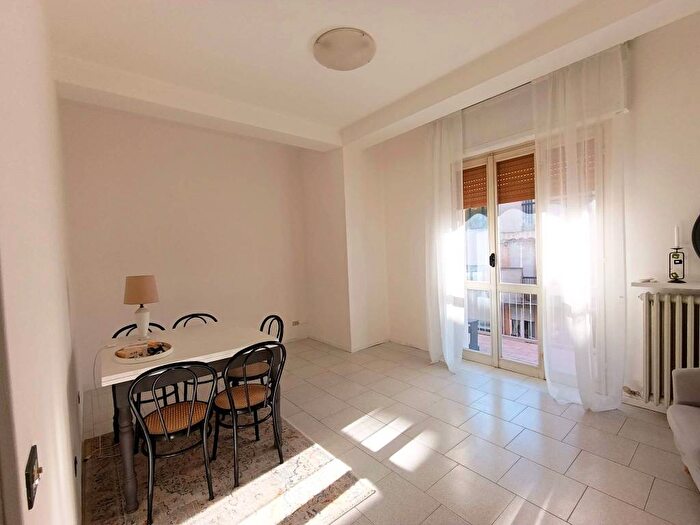 Appartamento bilocale in affitto in Viale Grigna, Centro, Camparada