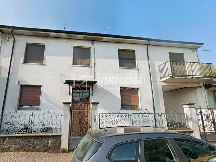 Appartamento bilocale in vendita in Via Giosuè Carducci, Zelo Buon Persico