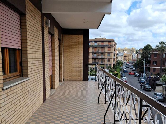 Appartamento trilocale in affitto in Via Casilina, Tor Vergata, Roma