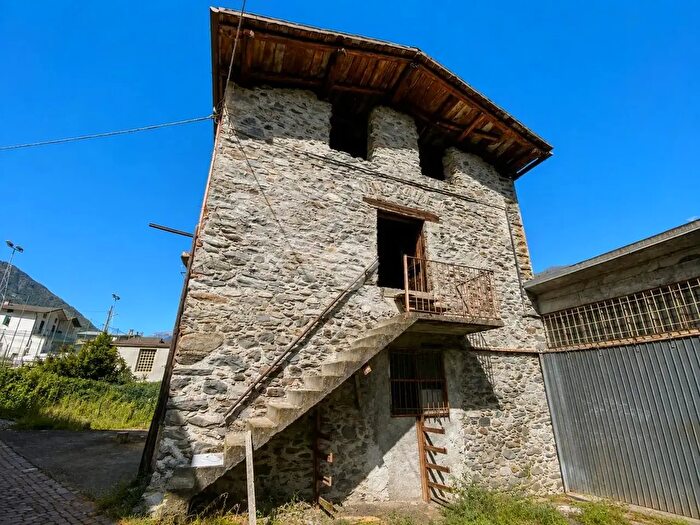 Casa bilocale in vendita in Via Cedrasco, Fusine