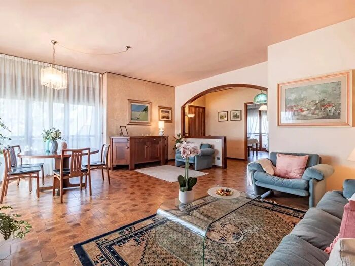 Appartamento con 6 locali in vendita in Treviso