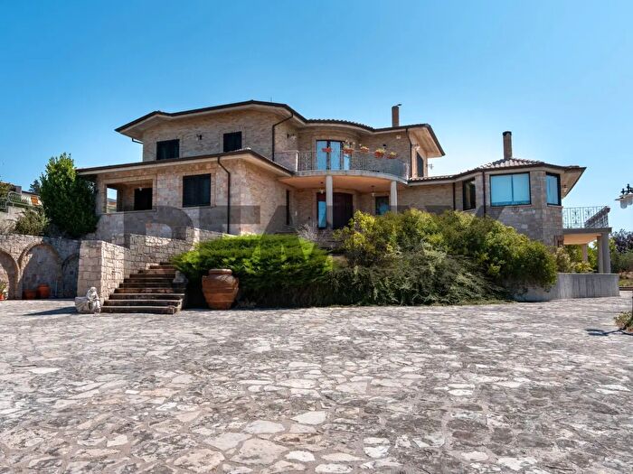 Casa con 20 locali in vendita in Colle delle Api H, Campobasso
