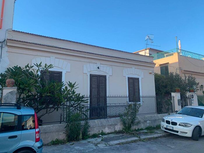 Casa quadrilocale in affitto in Via Nuova Buffa, Mondello Valdesi, Palermo