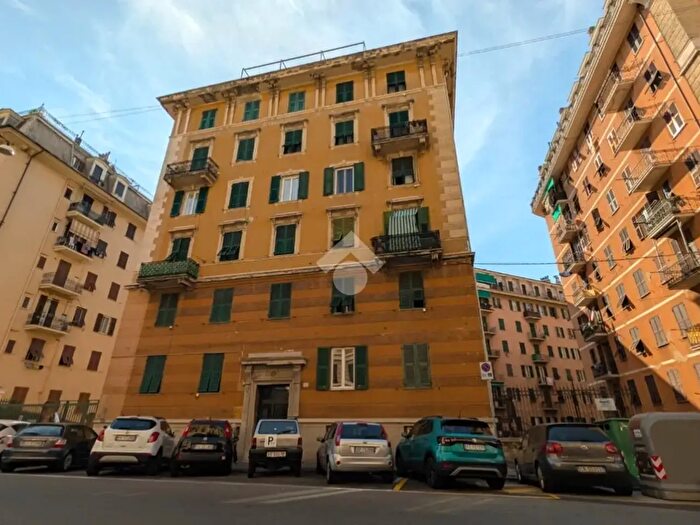 Appartamento quadrilocale in vendita in Via Monticelli, Genova