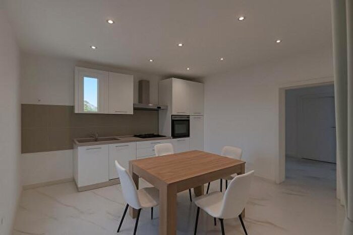 Casa con 5 locali in vendita in Castelbellino