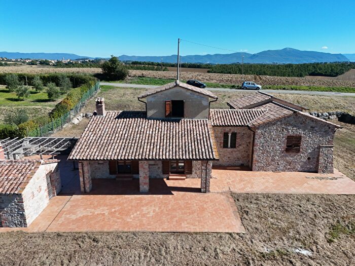 Casa quadrilocale in vendita in Vocabolo San Quirico, Avigliano Umbro