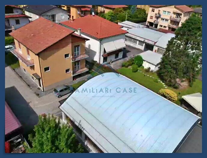 Casa con 8 locali in vendita in Matteotti, Azzate