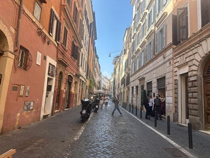 Appartamento bilocale in affitto in Via del Boschetto, Monti, Roma