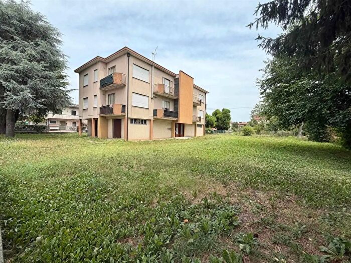 Appartamento con 7 locali in vendita in Carmignano Di Brenta