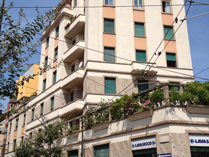 Appartamento trilocale in affitto in Via Martiri Oscuri, Rovereto, Milano