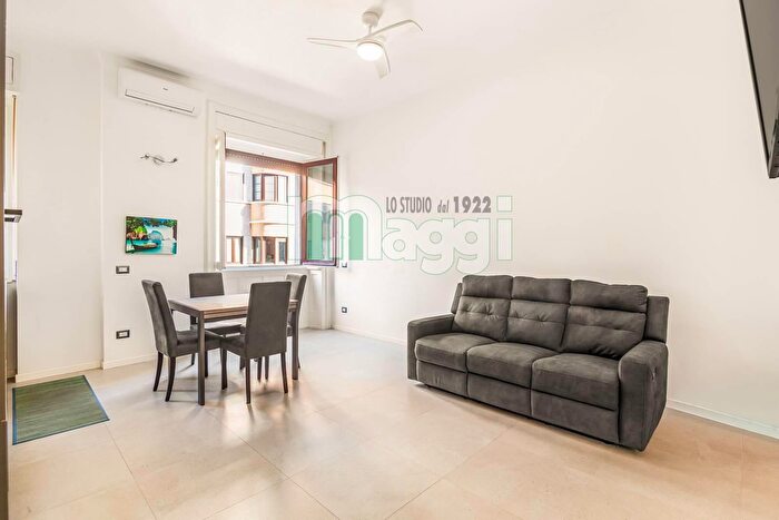 Appartamento trilocale in vendita in Via Monte Amiata, Milano