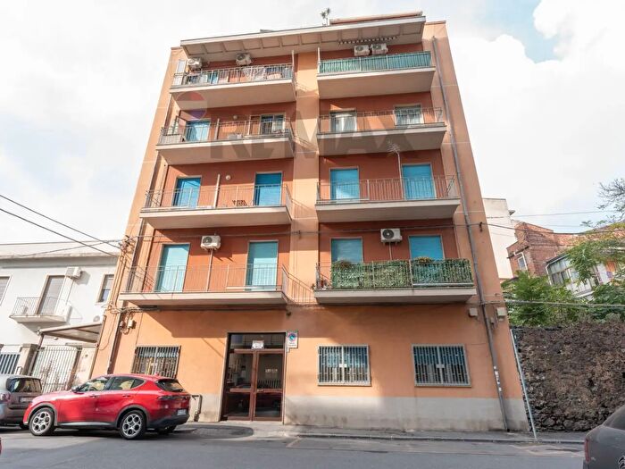 Appartamento con 5 locali in vendita in Via Riccardo Quartararo, Catania