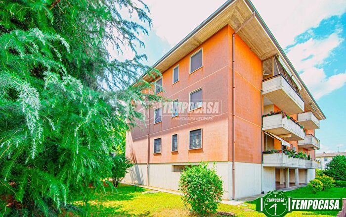 Appartamento trilocale in vendita in Via Giordano Bruno, Cava Manara