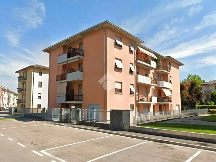 Appartamento trilocale in vendita in Via Milano, Colorno