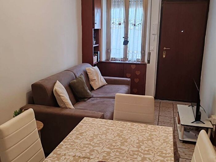 Appartamento bilocale in affitto in Via Santa Rita da Cascia, Famagosta, Milano