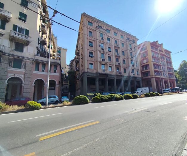 Appartamento quadrilocale in vendita in Via Cantore, Genova