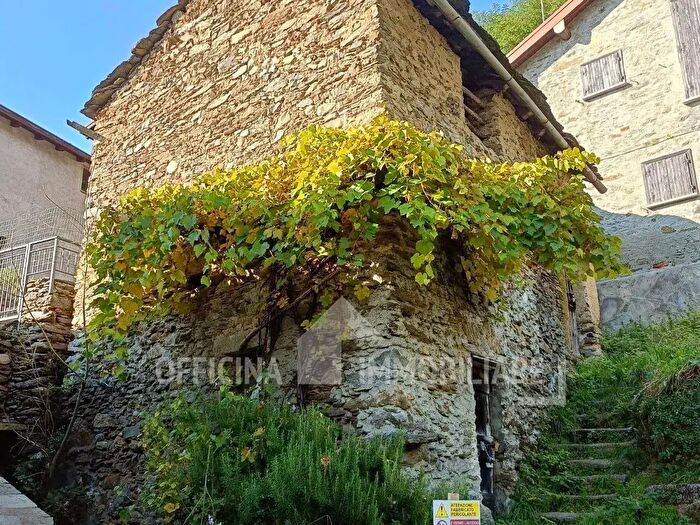 Casa bilocale in vendita in Via Cascatella, Sueglio