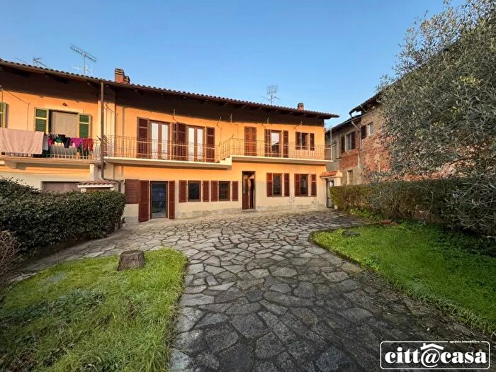 Casa con 7 locali in vendita in Brusasco