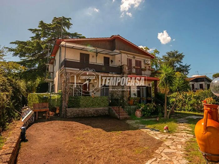 Appartamento trilocale in vendita in Strada Provinciale b, Anguillara Sabazia