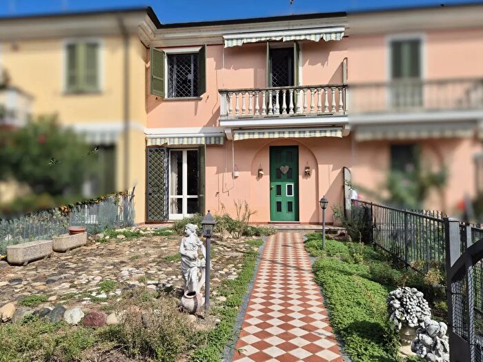 Casa trilocale in vendita in Via Madre Teresa di Calcutta, Belgioioso