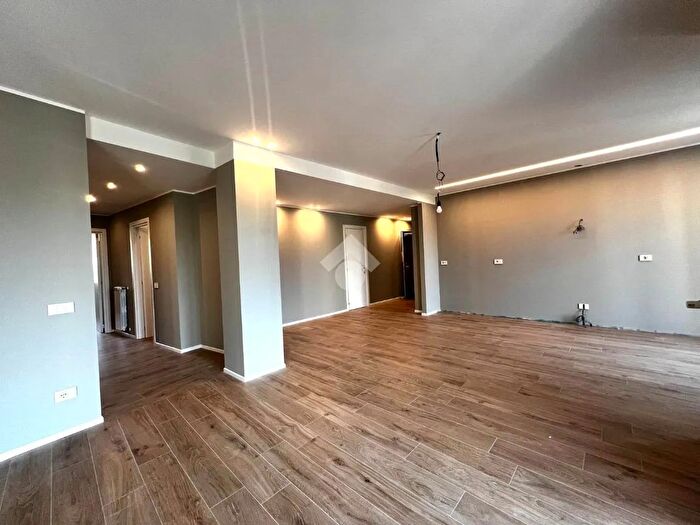 Appartamento quadrilocale in vendita in Via Leonardo da Vinci, Varese