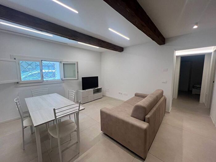 Appartamento quadrilocale in affitto in Via Terranuova, Centro Storico, Ferrara