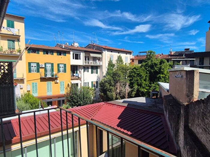 Appartamento con 5 locali in affitto in Piazza Guglielmo Oberdan, Mazzini Oberdan, Firenze
