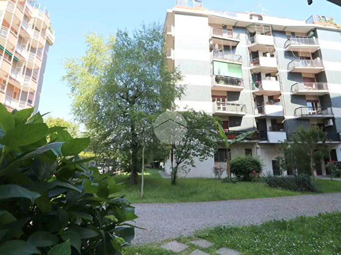 Appartamento quadrilocale in vendita in Via Pace, Rho