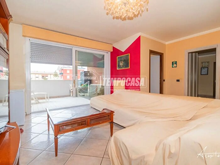 Appartamento quadrilocale in vendita in Via Varese, Modena