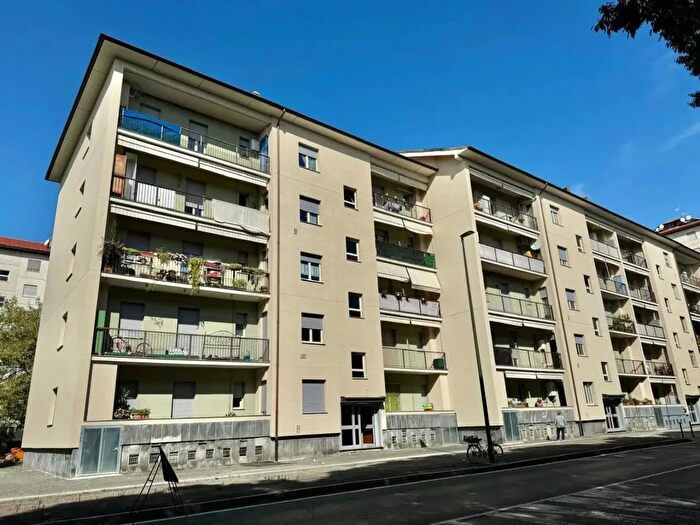 Appartamento trilocale in vendita in Strada delle Cacce, Torino