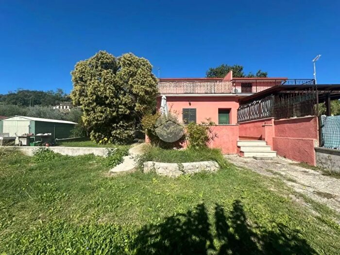 Casa con 6 locali in vendita in Via Giovanni Giudice, Fara In Sabina