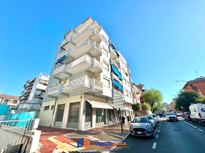 Appartamento trilocale in vendita in Via Aurelia, Loano