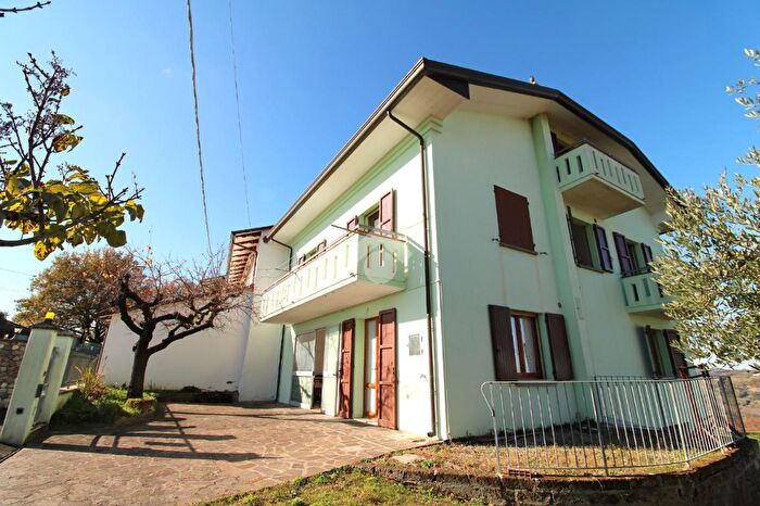 Casa con 10 locali in vendita in Via R Comandini, Roncofreddo