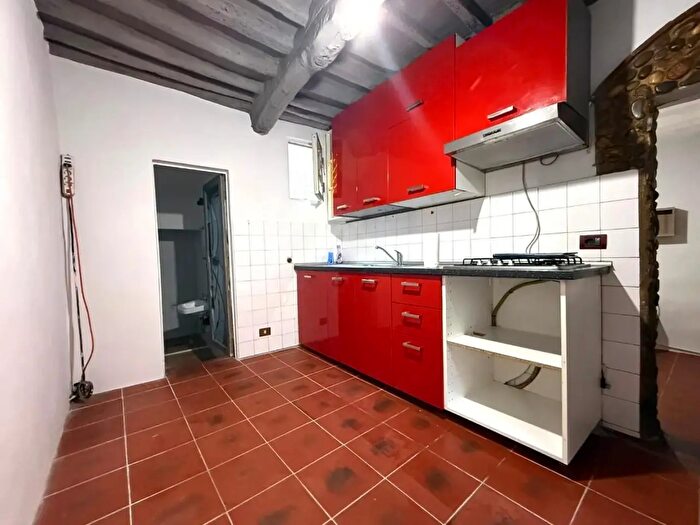 Casa quadrilocale in vendita in Lucca