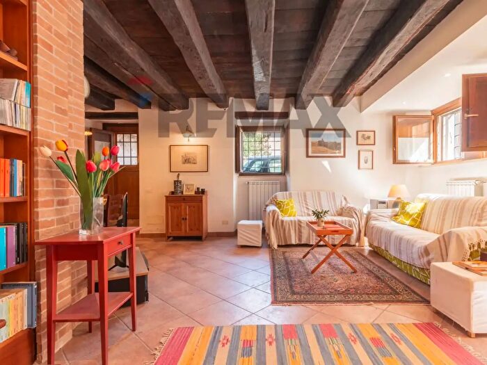 Appartamento quadrilocale in vendita in Via Trento E Trieste, Montalto Di Castro